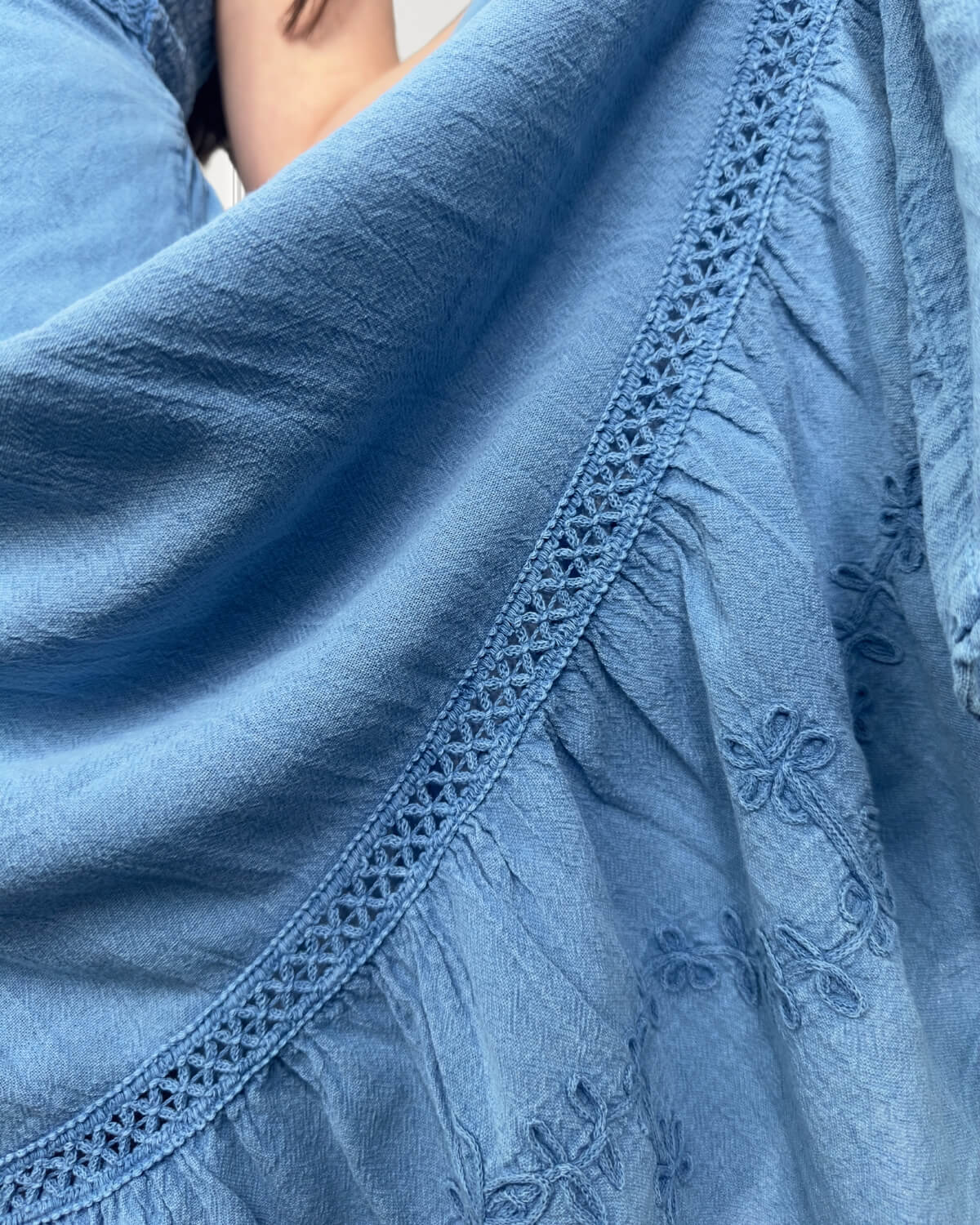 Off-the-shoulder Carmen dress - Katsura - Light blue