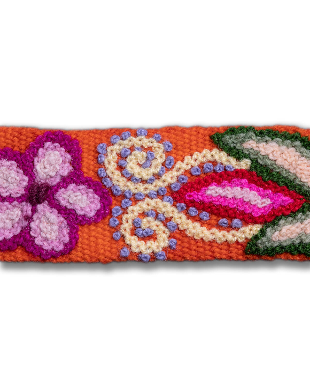 Detailansicht der handbestickten Blumenmuster auf dem Ponsetia Gürtel