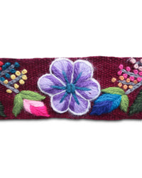Handgefertigter Ayni Ppacha Gürtel Pétalo für Damen, in Peru kunstvoll aus Wolle bestickt mit einem eleganten Blumenmuster auf einer boedaruxfarbenen Basis